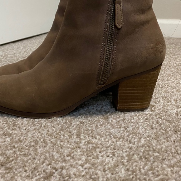Crown Vintage Heeled Brown Booties - Picture 7 of 8